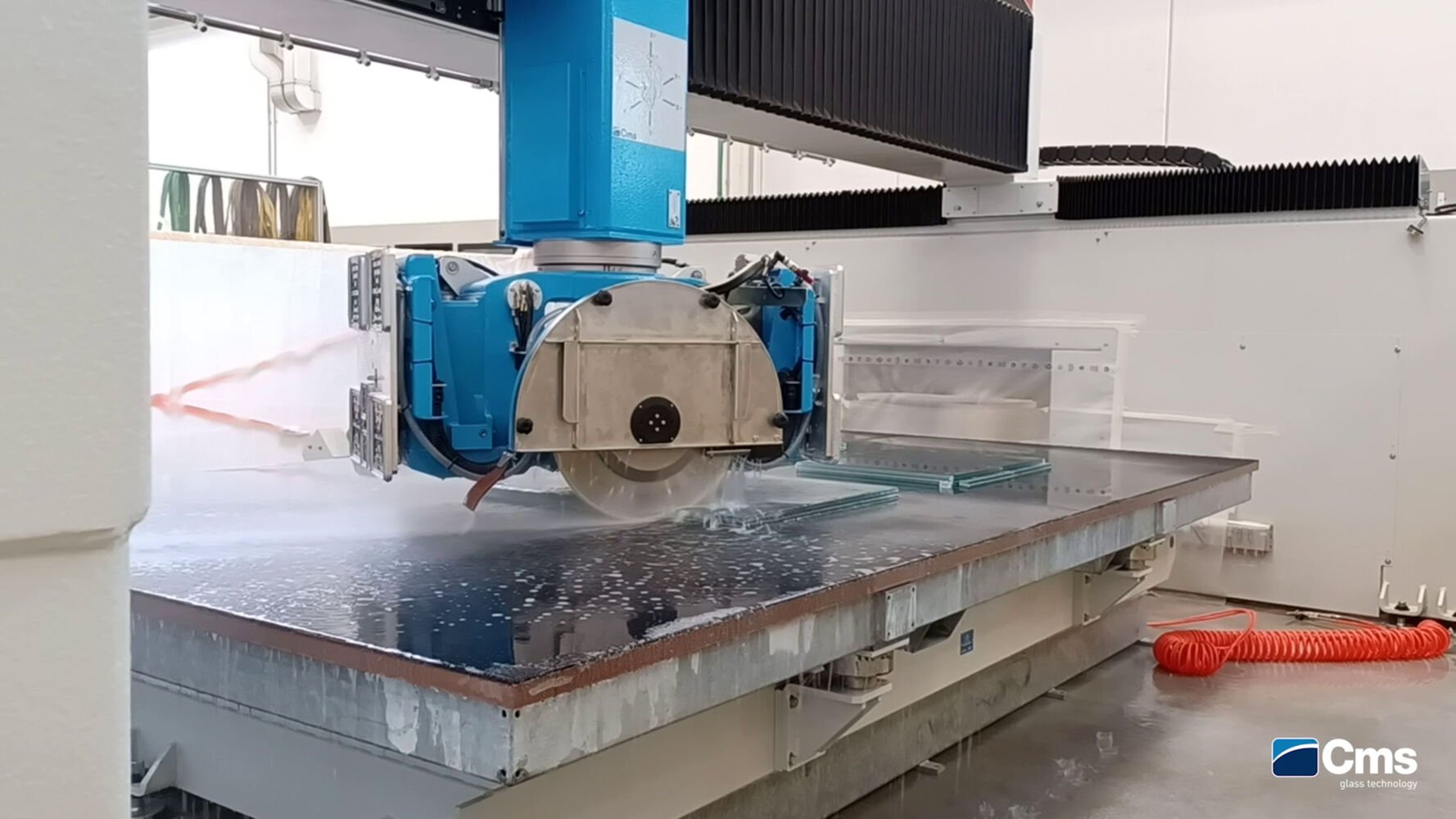 A year of innovations in laminated glass cutting!